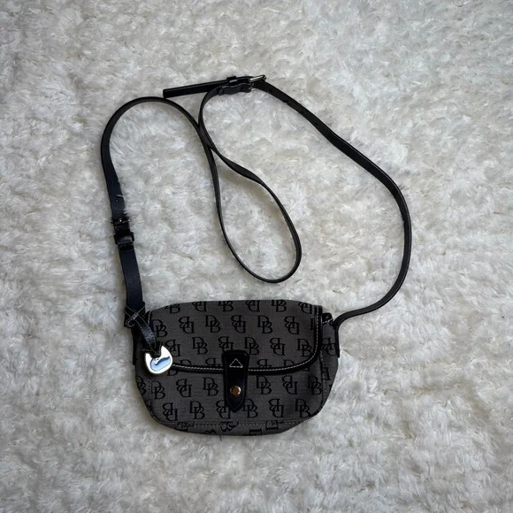 Vintage 90s Dooney & Bourke Black Signature Canvas Crossbody Bag - Picture 2 of 8